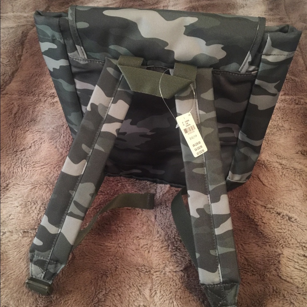 Mini Camo Backpack - Picture 2 of 2